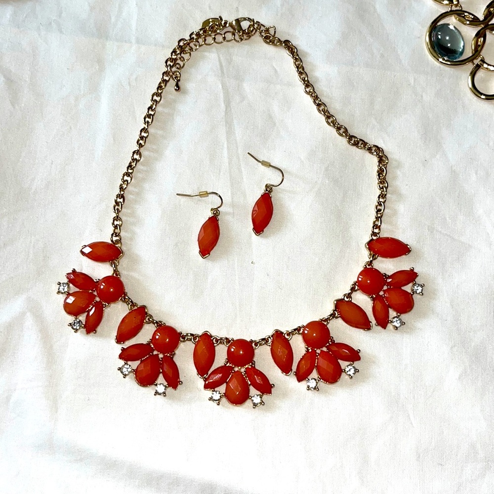 Pink and gold chunky necklace with matching pink earrings